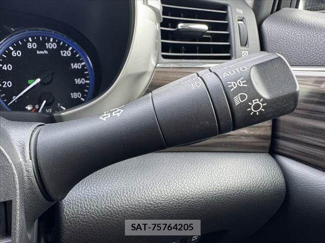 Nissan ELGRAND 2019-10 8741915-29