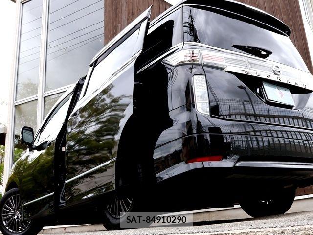 Nissan ELGRAND 2016-10 8741917-11