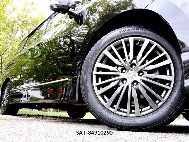 Nissan ELGRAND 2016-10 8741917-14
