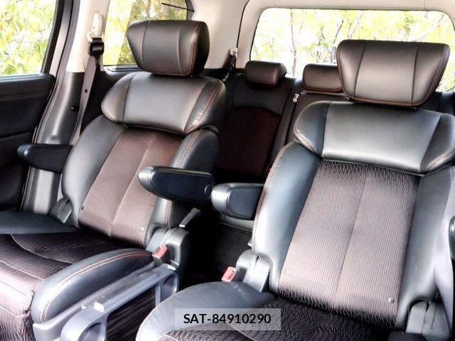 Nissan ELGRAND 2016-10 8741917-25