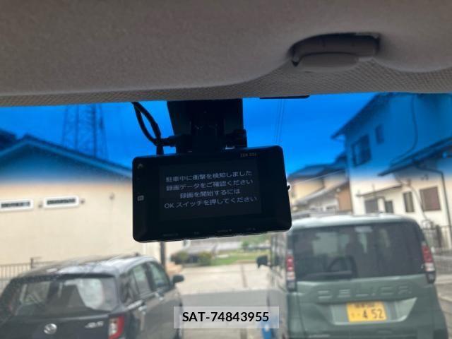 Nissan ELGRAND 2007-10 8741926-23