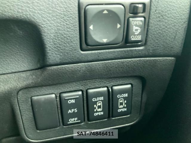 Nissan ELGRAND 2009-03 8741921-19