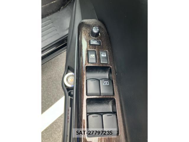 Nissan ELGRAND 2010-08 8741924-11