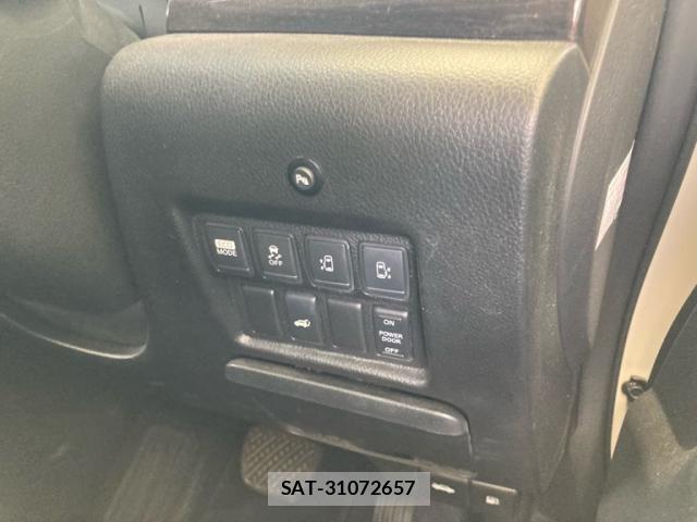 Nissan ELGRAND 2012-04 8741923-14
