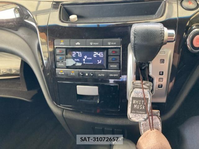 Nissan ELGRAND 2012-04 8741923-19