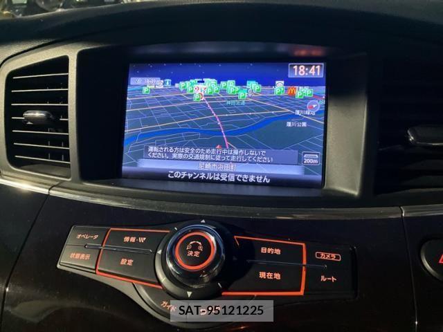 Nissan ELGRAND 2013-01 8741918-12