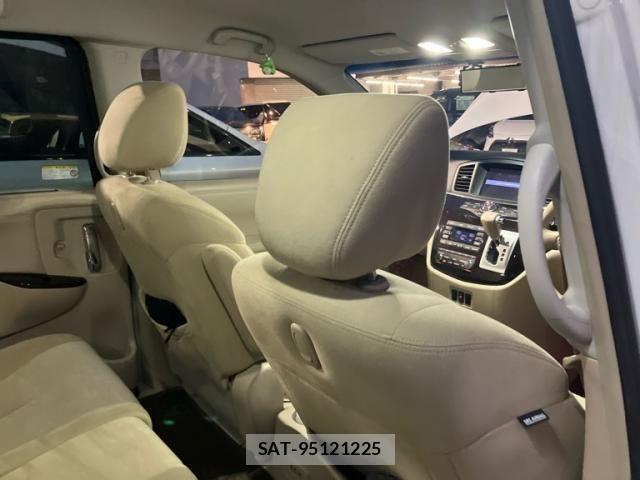 Nissan ELGRAND 2013-01 8741918-17