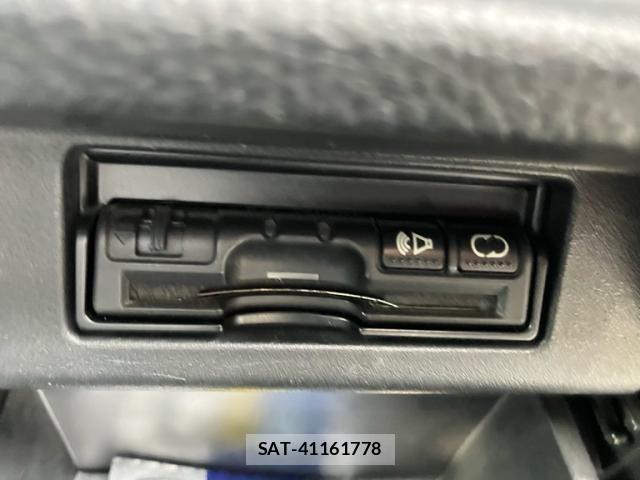 Nissan ELGRAND 2013-01 8741936-18