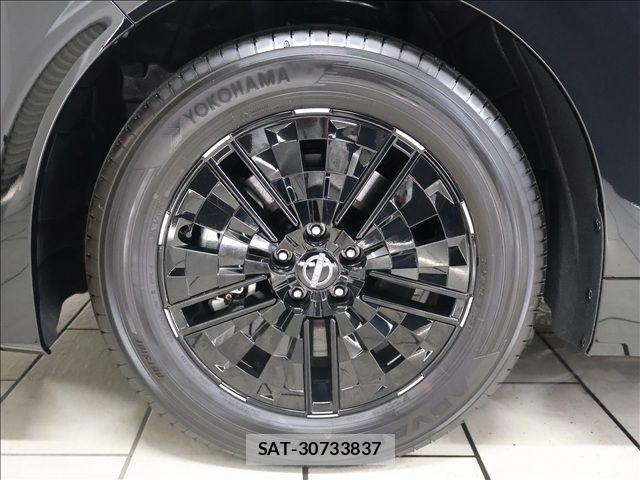 Nissan ELGRAND 2026-08 8780096-17