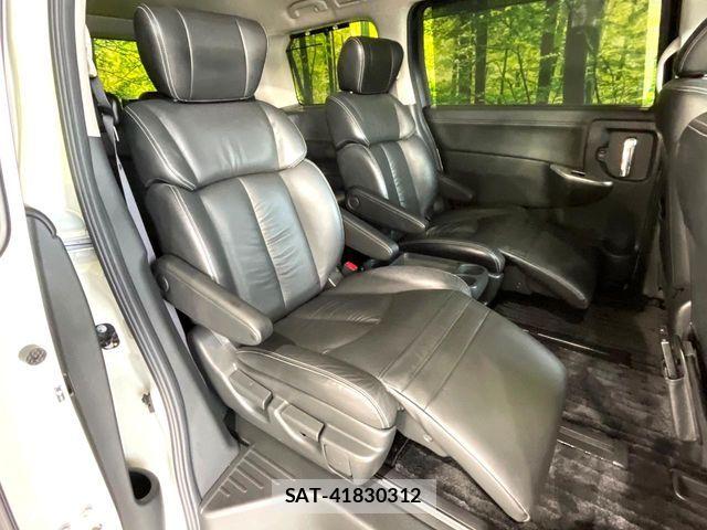 Nissan ELGRAND 2018-03 8780100-8