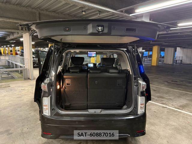 Nissan ELGRAND 2017-08 8795872-10
