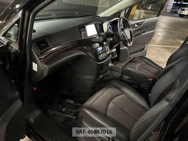 Nissan ELGRAND 2017-08 8795872-13