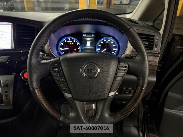 Nissan ELGRAND 2017-08 8795872-15