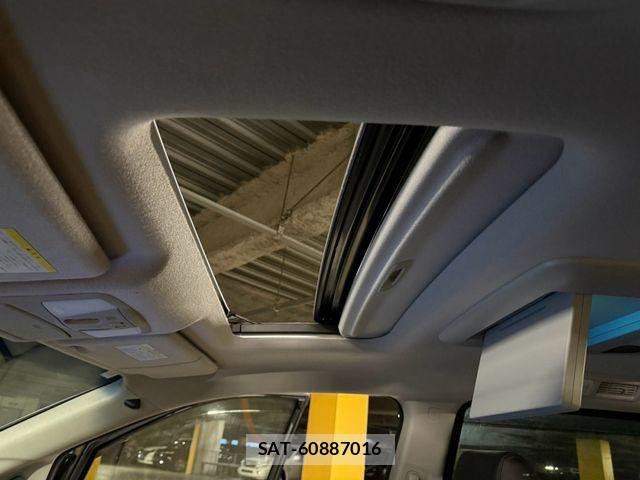 Nissan ELGRAND 2017-08 8795872-19