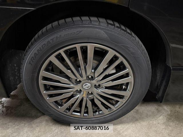 Nissan ELGRAND 2017-08 8795872-27