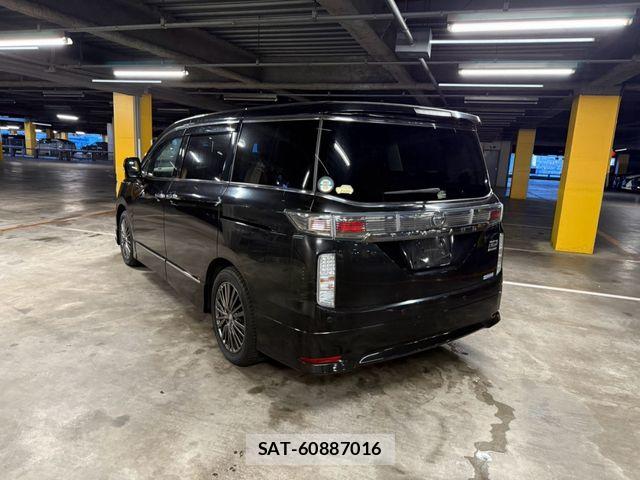 Nissan ELGRAND 2017-08 8795872-2