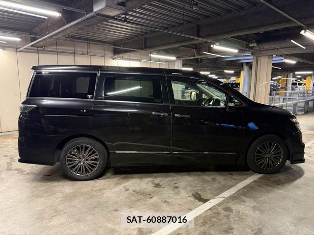 Nissan ELGRAND 2017-08 8795872-8