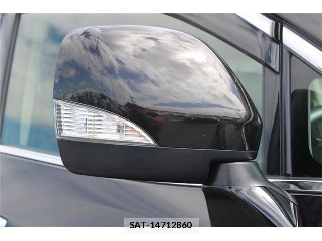 Nissan ELGRAND 2019-02 8795873-22