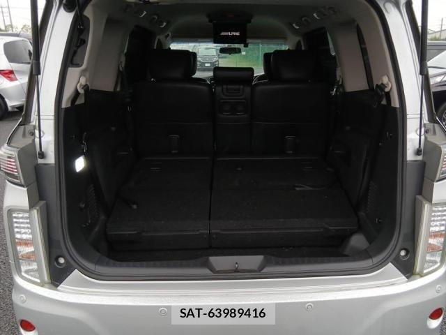Nissan ELGRAND 2016-07 8828891-26
