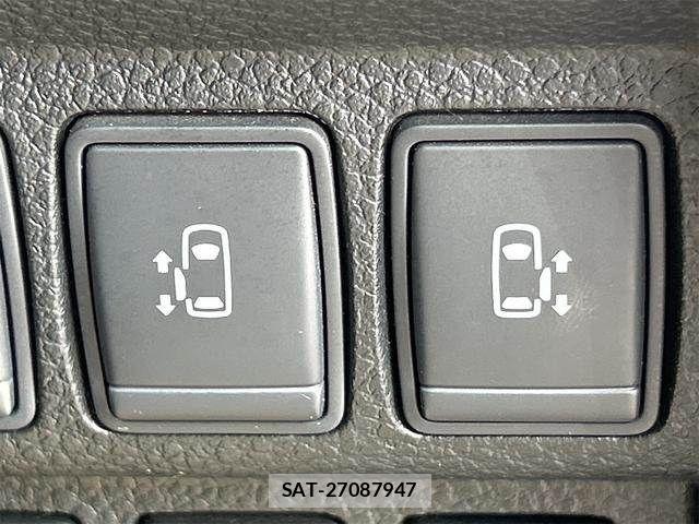 Nissan ELGRAND 2012-03 8828904-10