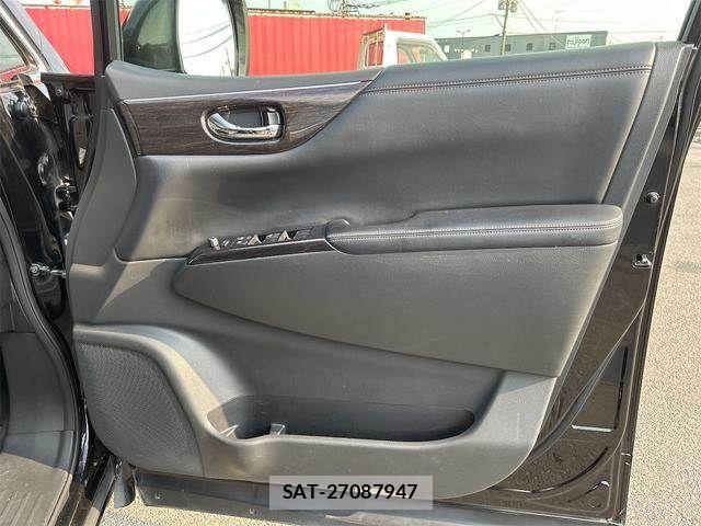 Nissan ELGRAND 2012-03 8828904-29