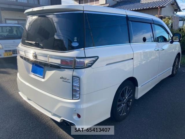 Nissan ELGRAND 2016-02 8828905-2