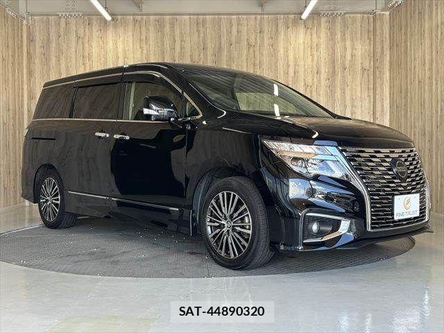 Nissan ELGRAND 2022-12 8828889-15