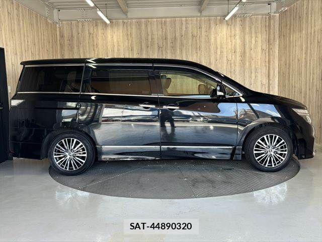 Nissan ELGRAND 2022-12 8828889-16