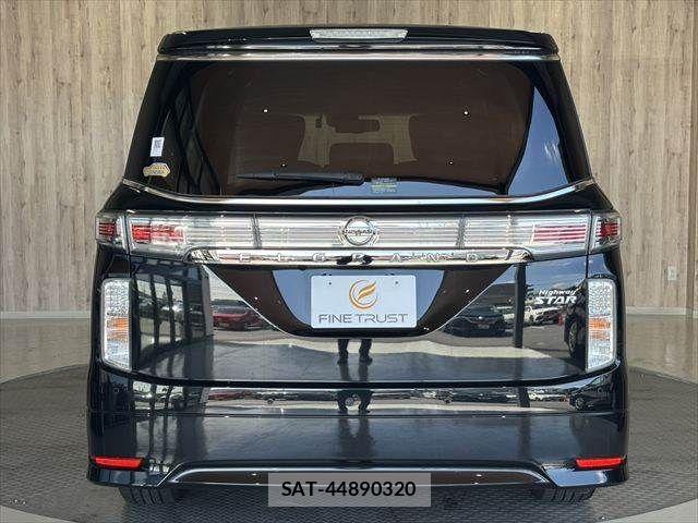 Nissan ELGRAND 2022-12 8828889-17