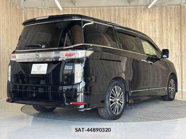 Nissan ELGRAND 2022-12 8828889-18