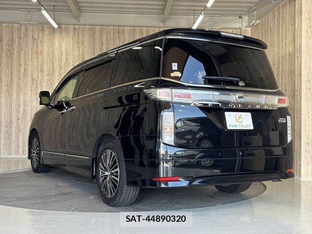Nissan ELGRAND 2022-12 8828889-19