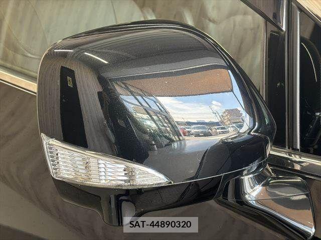 Nissan ELGRAND 2022-12 8828889-26