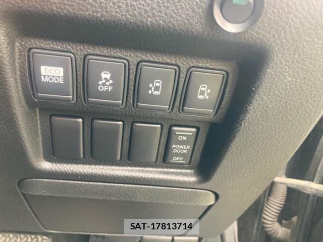 Nissan ELGRAND 2012-01 8828909-14
