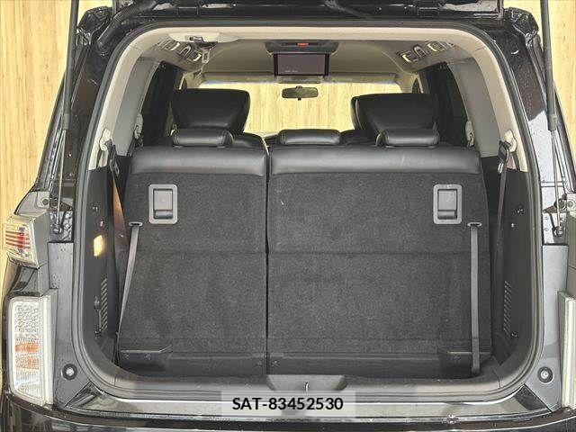 Nissan ELGRAND 2015-08 8828903-11
