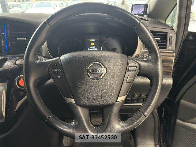 Nissan ELGRAND 2015-08 8828903-12