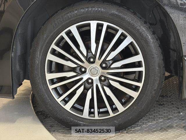 Nissan ELGRAND 2015-08 8828903-14