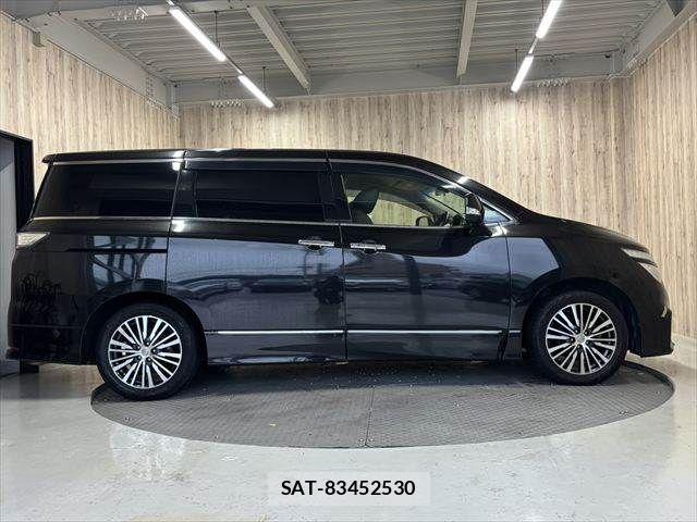 Nissan ELGRAND 2015-08 8828903-17