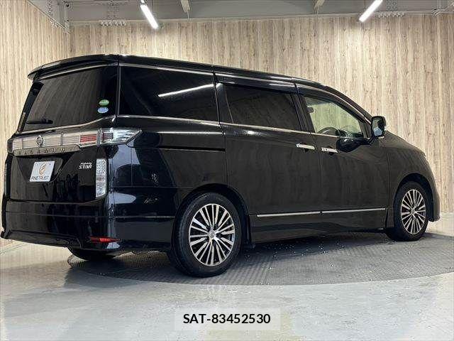 Nissan ELGRAND 2015-08 8828903-19