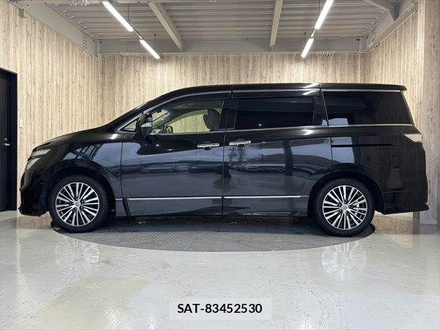 Nissan ELGRAND 2015-08 8828903-21