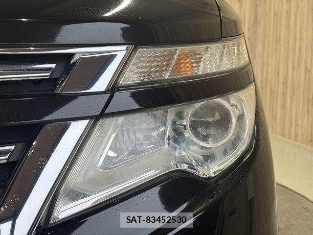 Nissan ELGRAND 2015-08 8828903-22