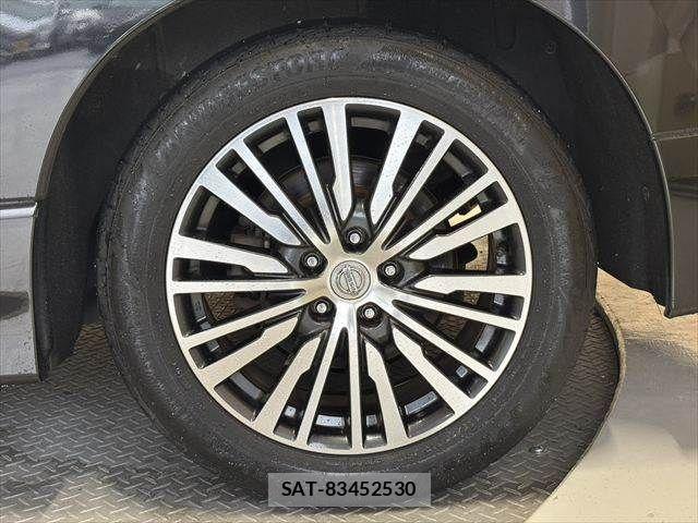 Nissan ELGRAND 2015-08 8828903-28