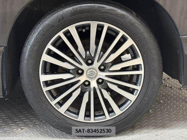 Nissan ELGRAND 2015-08 8828903-29