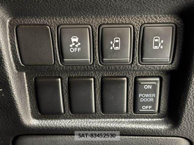 Nissan ELGRAND 2015-08 8828903-7