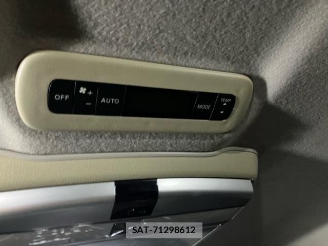 Nissan ELGRAND 2011-08 8848885-9