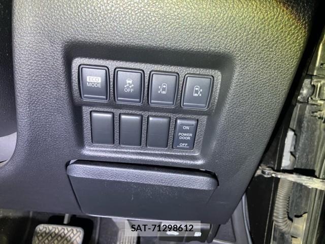 Nissan ELGRAND 2011-08 8848885-15