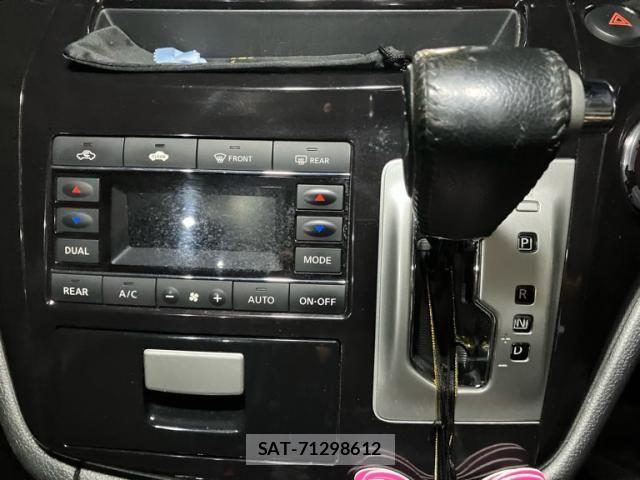 Nissan ELGRAND 2011-08 8848885-17