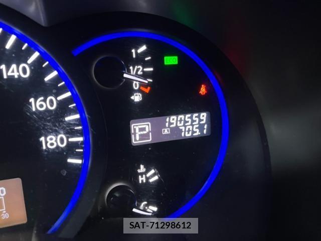 Nissan ELGRAND 2011-08 8848885-25