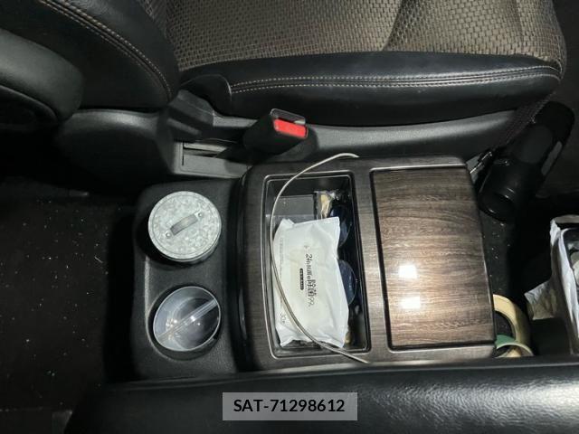 Nissan ELGRAND 2011-08 8848885-26