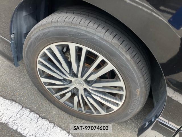 Nissan ELGRAND 2018-09 8848879-11