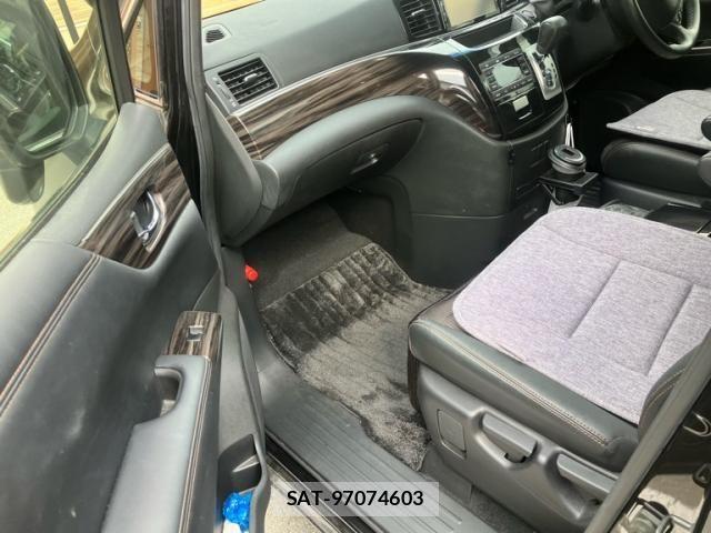 Nissan ELGRAND 2018-09 8848879-13